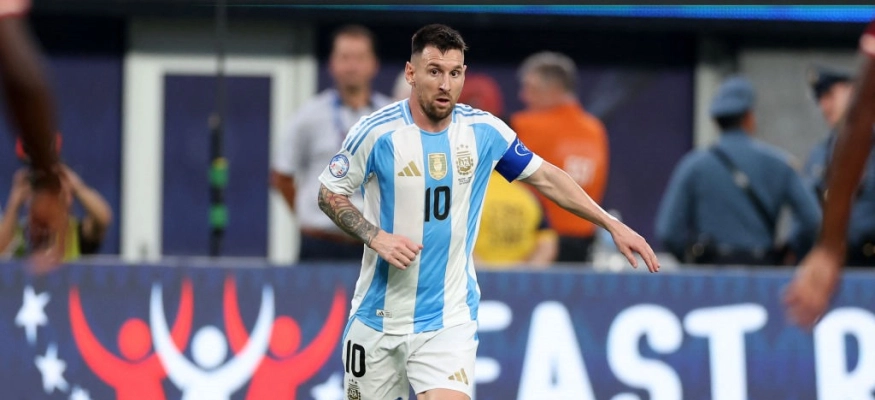 حارس الأرجنتين يتوسل ميسي: لا تعتزل الآن!