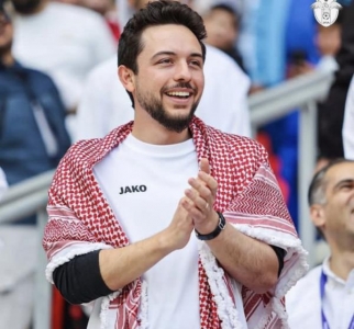 ولي العهد يطمئن على صحة اللاعب عصام السميري هاتفيا