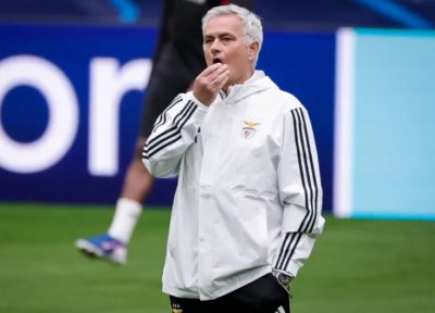 الكشف عن موعد تقديم مورينيو مدربًا لريال مدريد 