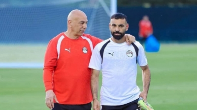 محمد صلاح : حسام حسن يضرب اللاعبين بين شوطي المباريات