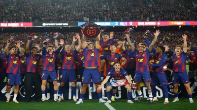 الهلال السعودي يسعى للتعاقد مع نجم برشلونة 