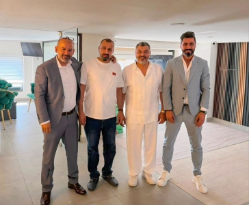 الدميسي يتكفل بـ3 محترفين للوحدات